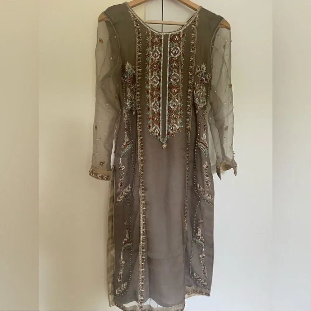 Luxurious Embroidered Brown and Gold 3 piece suit - Picture 11 of 16